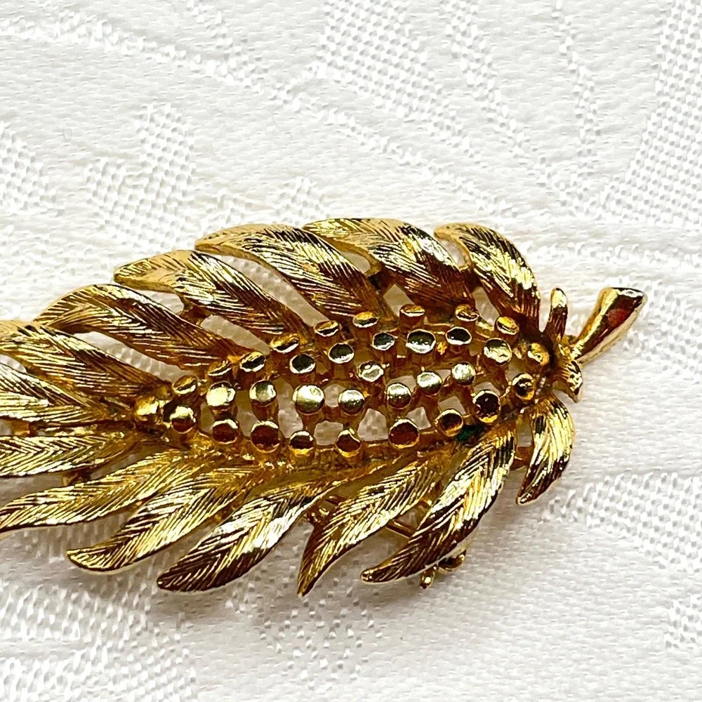 Vintage‎ LISNER Gold Tone Textured Leaf Feather Pin Brooch